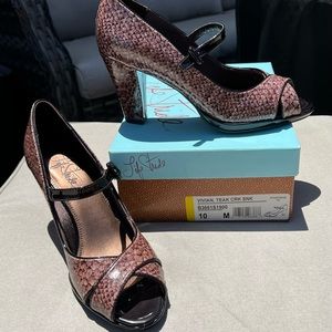 Brand new. Never worn. Life Stride women’s dress shoe size 10 in brown.